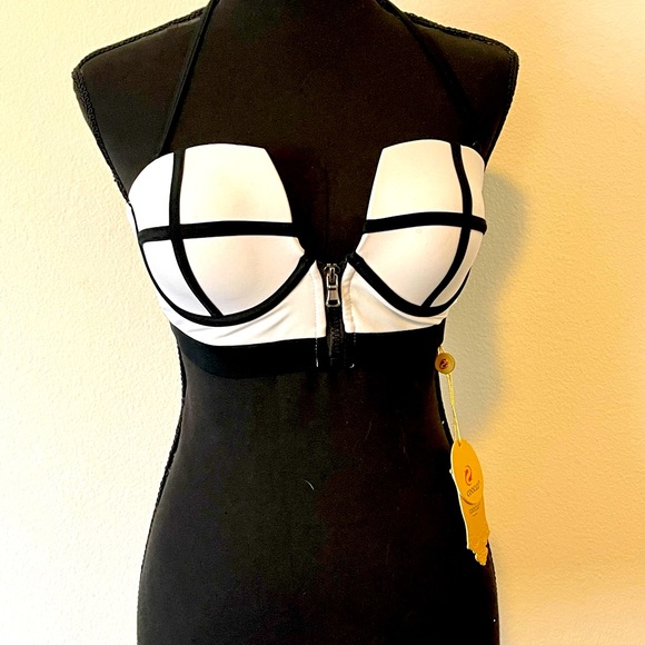 NWT Cooclo brand bikini top - Picture 2 of 6